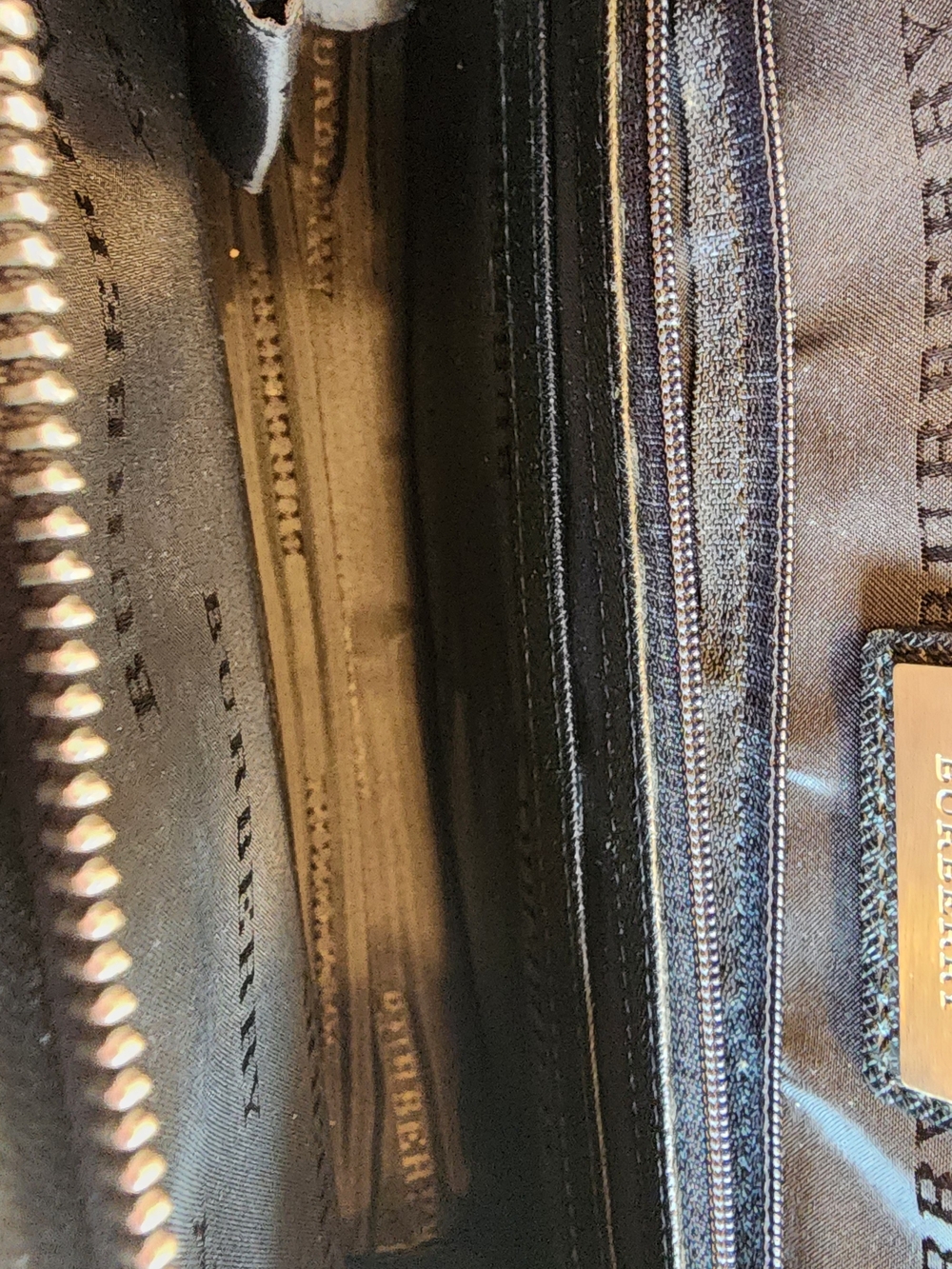 Burberry black leather clutch bag with a wrist strap - Picture 13 of 16